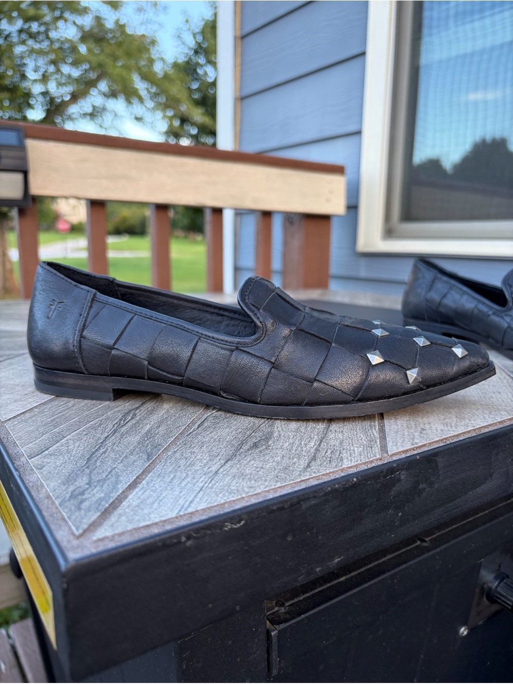 Frye Kenzie Studded Loafers Sz 7M Woven Black Leather Pyramid Studs Flats Shoes - Picture 5 of 14